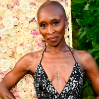 ¡De pelos! Cynthia Erivo es reconocida como "Mujer del Año 2025" por Harvard