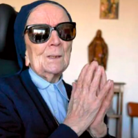 Esta para una pichanga: Monjita brasileña se convierte en la persona más longeva del mundo