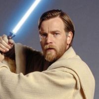 Ewan McGregor obtiene orden de alejamiento contra acosadora que lo siguió hasta su casa