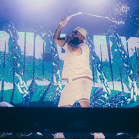 ¡Corta pero precisa! Eladio Carrión rompió el Perry’s Stage de Lollapalooza 2025