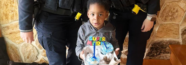 Niño llama al 911 para denunciar a su madre por comerse su helado