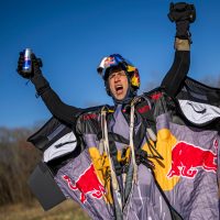Un seco, Sebastián Álvarez rompió tres récords mundiales en un solo salto de wingsuit