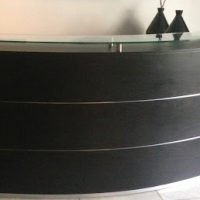 Cámaras registran violento ataque a conserje