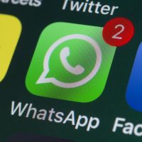 Corte de Arica ordena reintegrar a vecina expulsada del grupo de WhatsApp por “conflictiva”