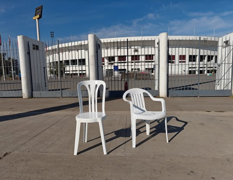 Sillas de Bad Bunny aparecen en el Estadio Nacional y desatan rumores de gira mundial