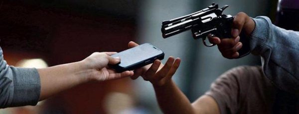 Hija dateaba a su papá para que le robara a los profesores