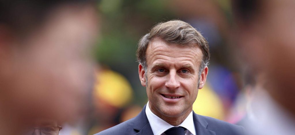 Incidente entre Emmanuel y Brigitte Macron durante llegada a Vietnam se viraliza