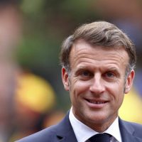 Incidente entre Emmanuel y Brigitte Macron durante llegada a Vietnam se viraliza