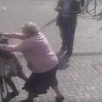 Fue a visitar a su nieta al hospital y le robó a una enfermera