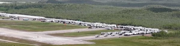 ¡Trump inaugura centro de detención migratoria rodeado de cocodrilos!