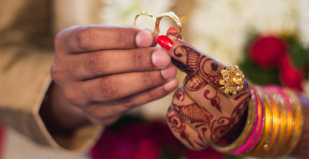 Hermanos se casan con la misma mujer en India