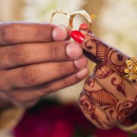 Hermanos se casan con la misma mujer en India