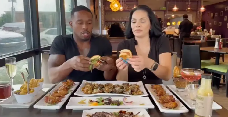 Influencers culinarios tuvieron que frenar la reseña de golpe