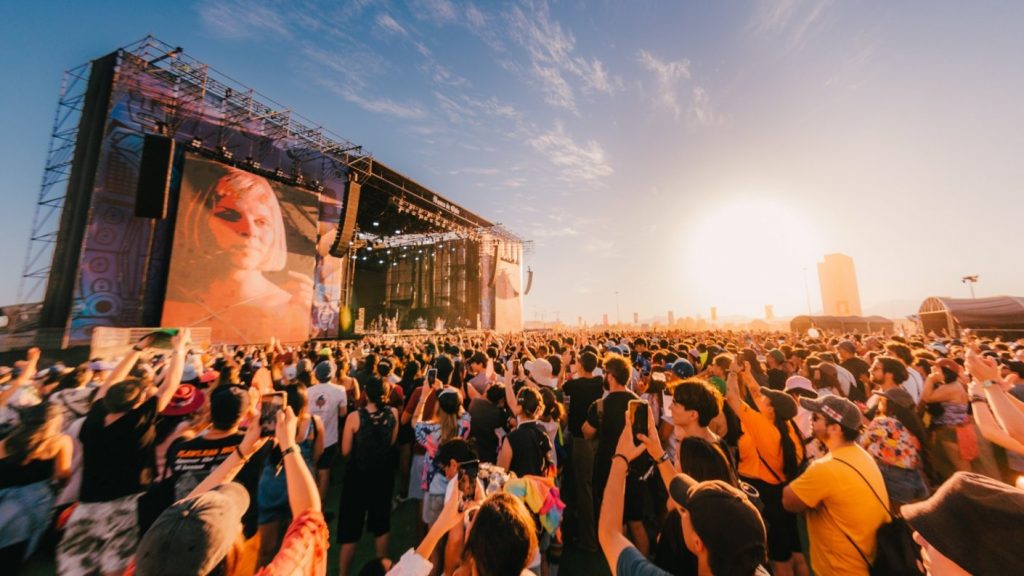 Charli XCX, Travis Scott y The Killers llegan a Lollapalooza Chile