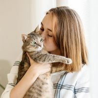 La ciencia confirma: tu gato te quiere como un hijo quiere a sus padres