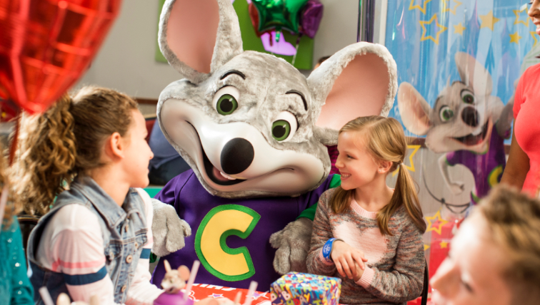 Detienen al ratón de Chuck  E. Cheese’s por hurto