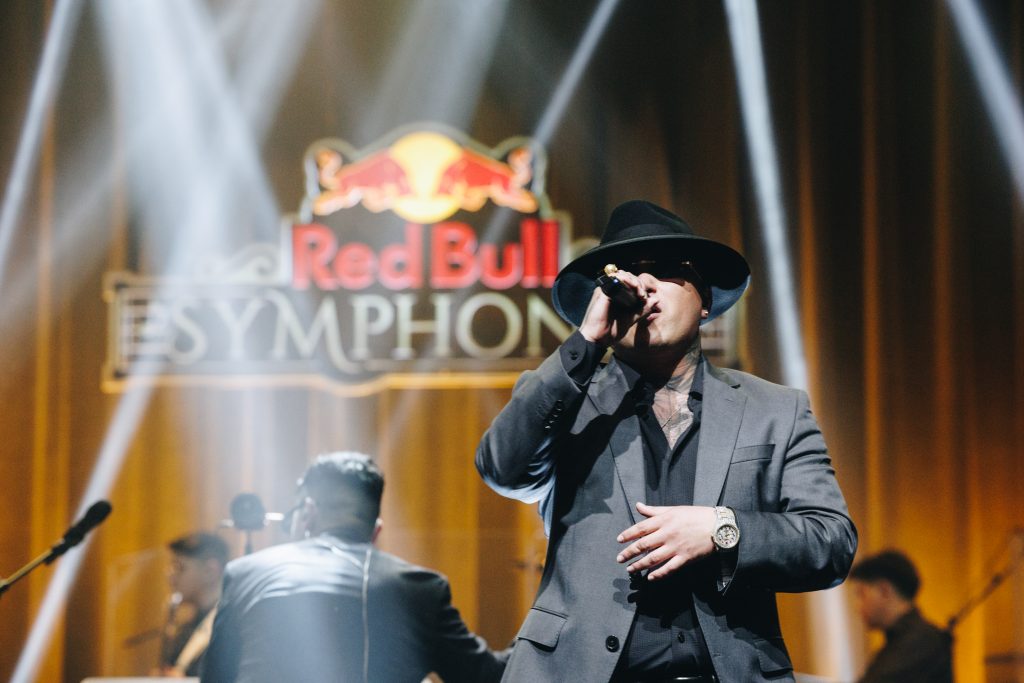 Pablo Chill-E la rompió en el primer Red Bull Symphonic de Latinoamérica