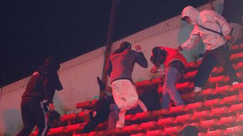 Hincha de Independiente quema cerveza “chilena” Schneider… pero es argentina