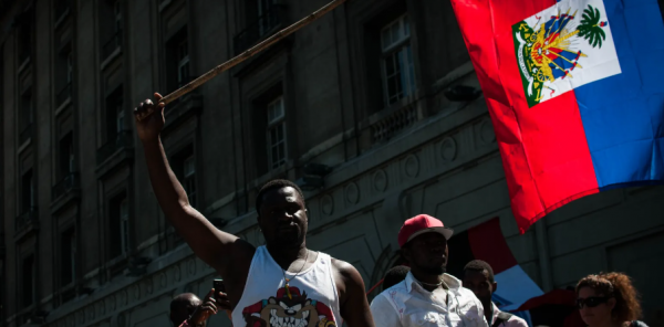 El Rey del Tulón busca palacio: vende turrones y aspira a ser presidente de Haití