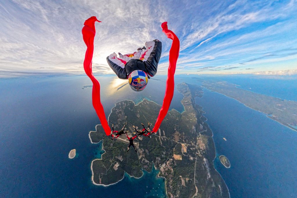 A lo Misión Imposible: pilotos participan de espectacular circuito aéreo