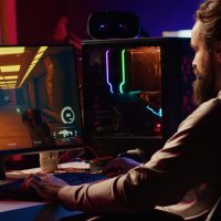 Papá contrató a gamers profesionales para derrotar a su hijo