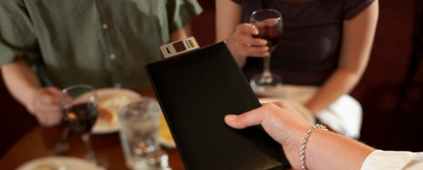 ¡Niños árabes se pelean por pagar la cuenta!