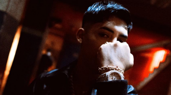 Cris MJ presentó el videoclip de su nuevo hit “Botellita de Champán”