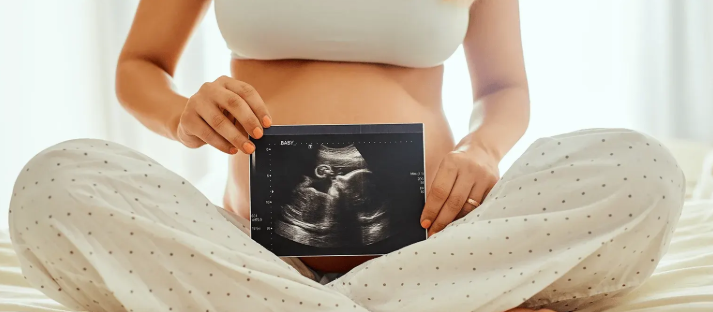 Mujer quedó embarazada del stripper en la despedida de soltera