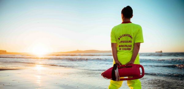 Salvavidas es insultado tras sacar a un menor del agua en Cartagena