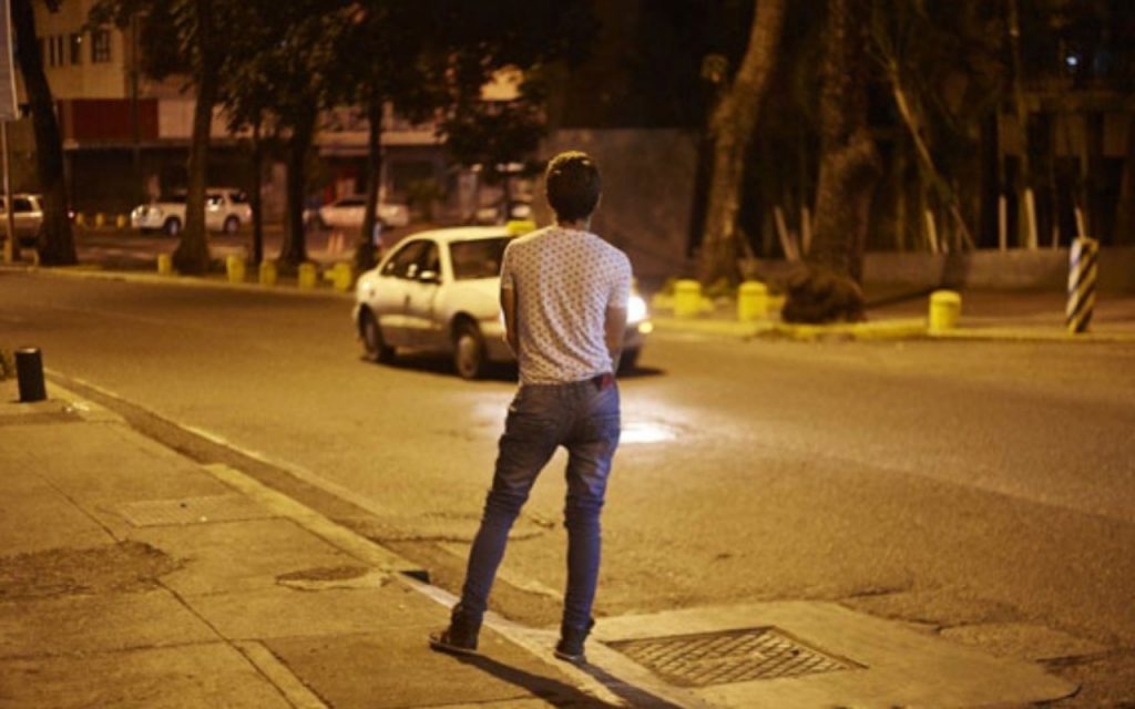 Más hombres ingresan al trabajo sexual en medio de crisis económica