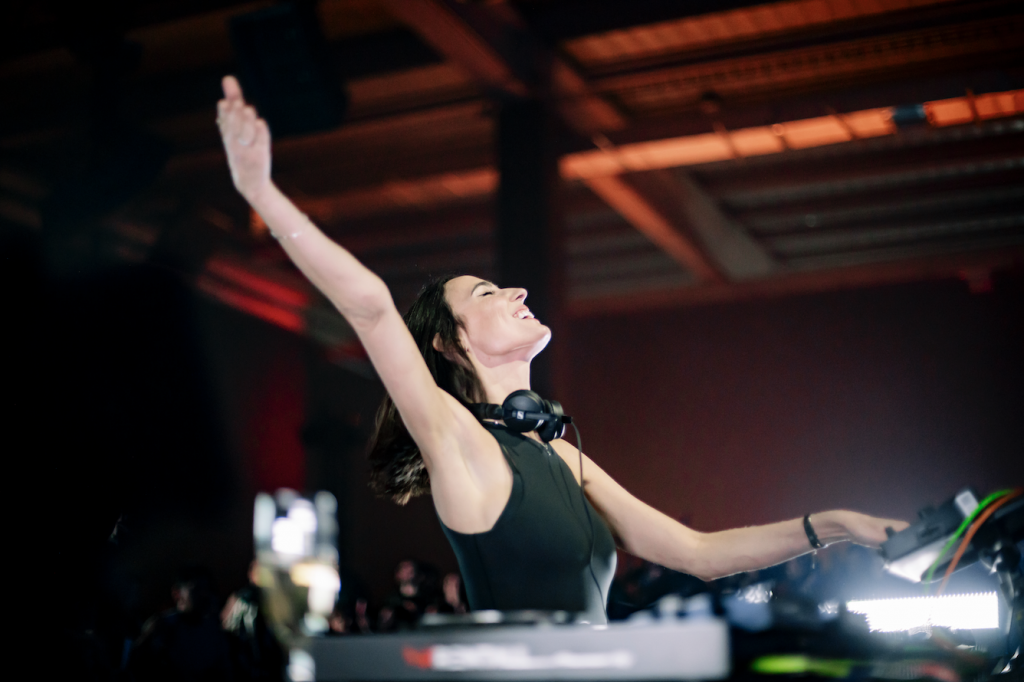 Lo que necesitabas en tu vida: AMELIE LENS CONFIRMA SU REGRESO A CHILE