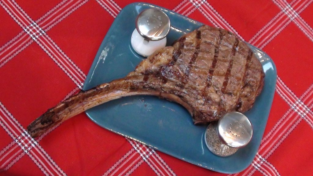 Influencer pidió el plato más caro y terminó llorando