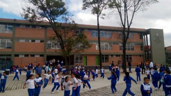 Estudiante crea falsa alarma de tiroteo para suspender las clases