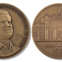 Medalla conmemorativa del expresidente Boric se agotó en horas