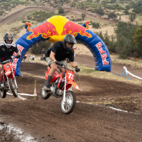 Llega a Chile Red Bull Small Bikes: caos y adrenalina en mini ruedas
