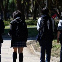 ¿Entrar a las 10:00 AM? El debate sobre los horarios escolares y el sueño de los jóvenes