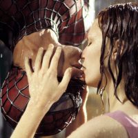 6 de julio: Día internacional del beso robado