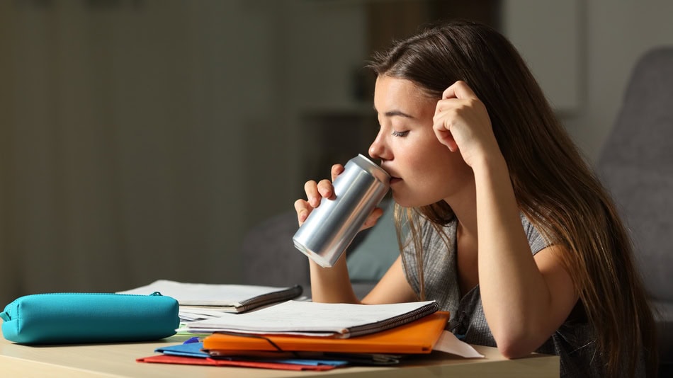 Buscan prohibir la venta de bebidas energéticas a menores