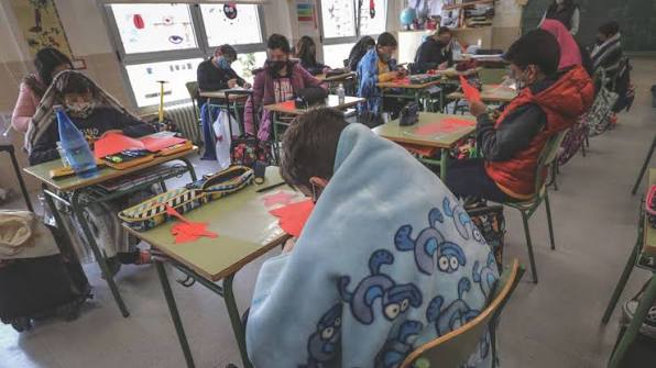 Pediatra llama a no exponer a niños al frío extremo