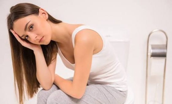 Mujer murió tras acumular más de 7 kilos de caca