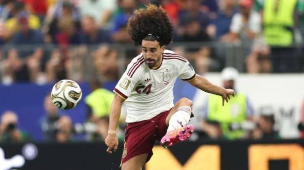 Cucurella se tatuó la cara de su entrenador tras el Mundial