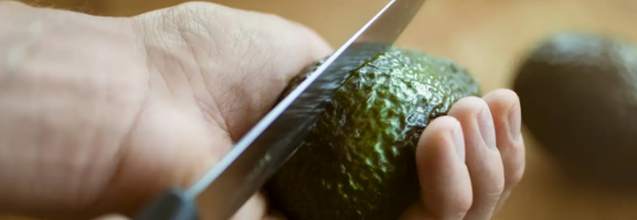 Más de 80 alemanes heridos intentando cortar una palta