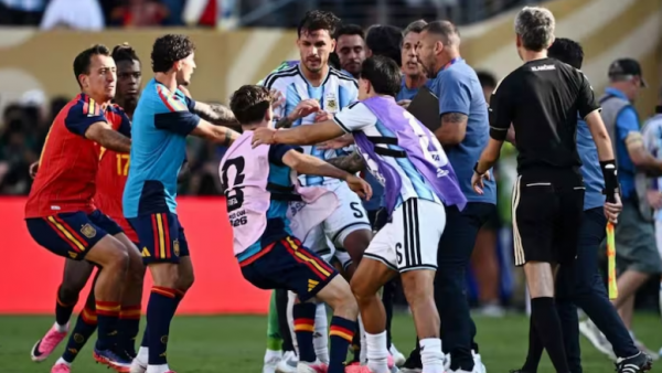 La FIFA sanciona a jugadores argentinos por malos perdedores