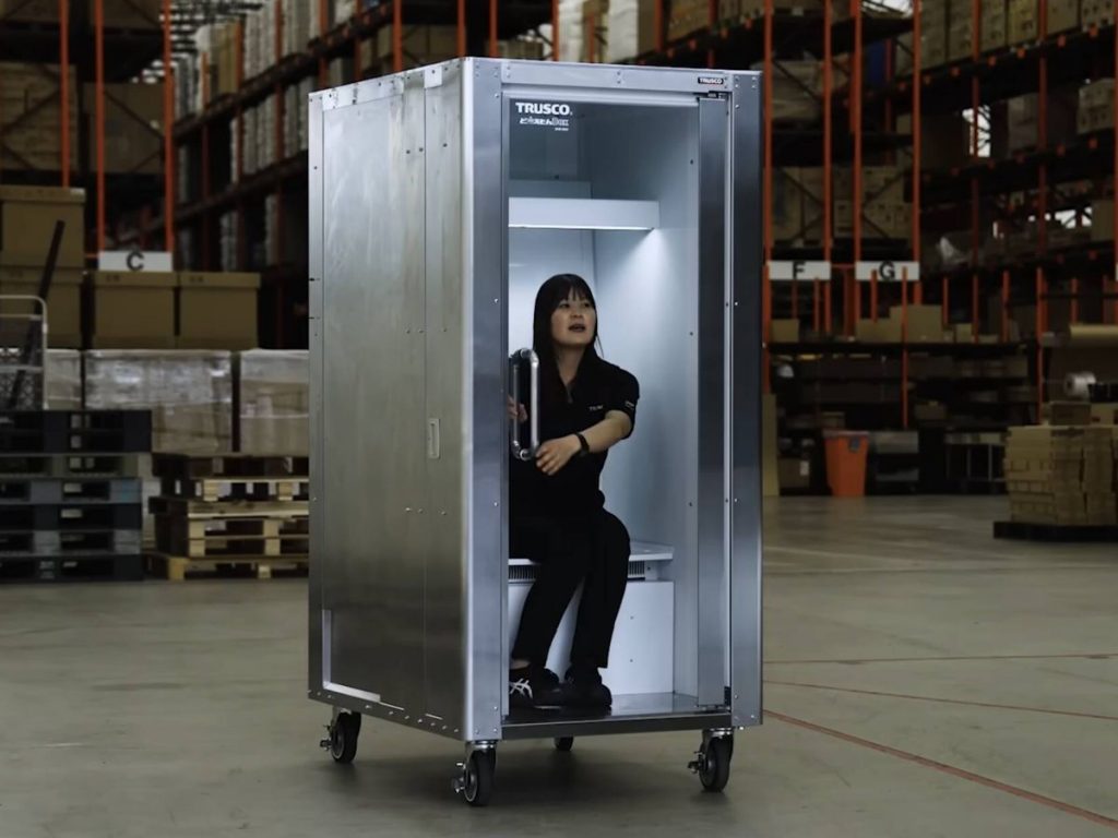 Japón lanza un refrigerador para personas ante el calor extremo