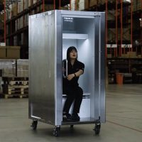 Japón lanza un refrigerador para personas ante el calor extremo