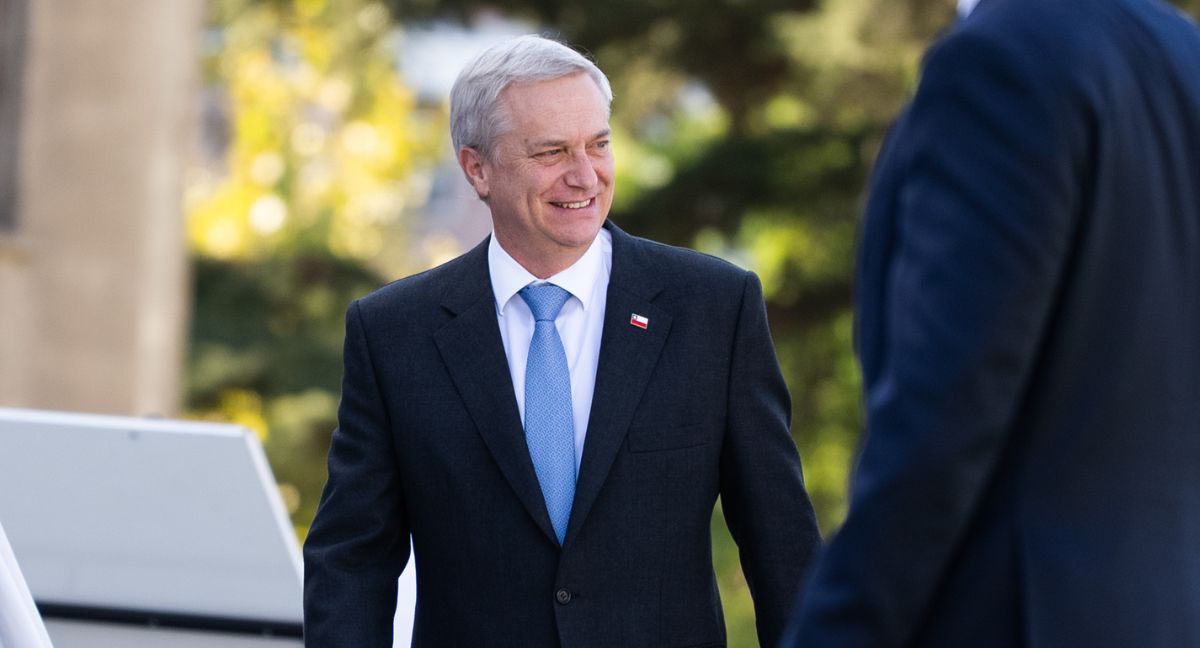Chilenos evalúan con un 3,4 el gobierno del presidente Kast