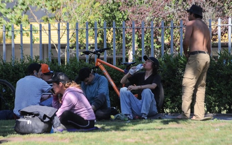 Más de 1 de cada 5 jóvenes en Chile ni estudia ni trabaja