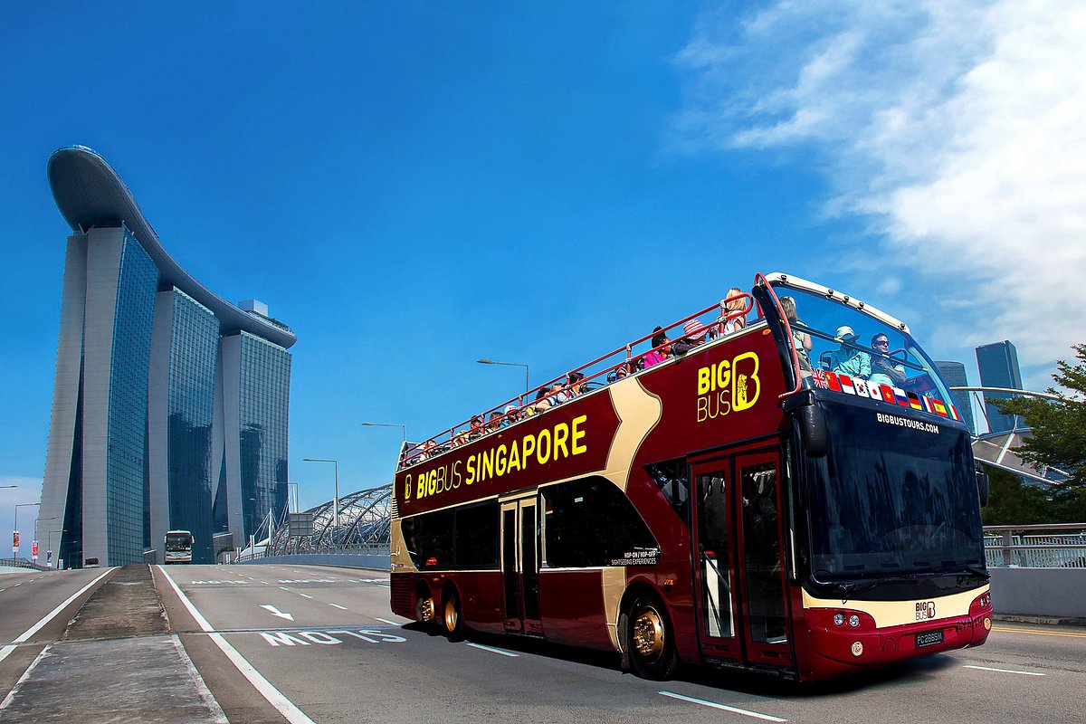 Singapur multará por comer y escuchar música fuerte en la micro