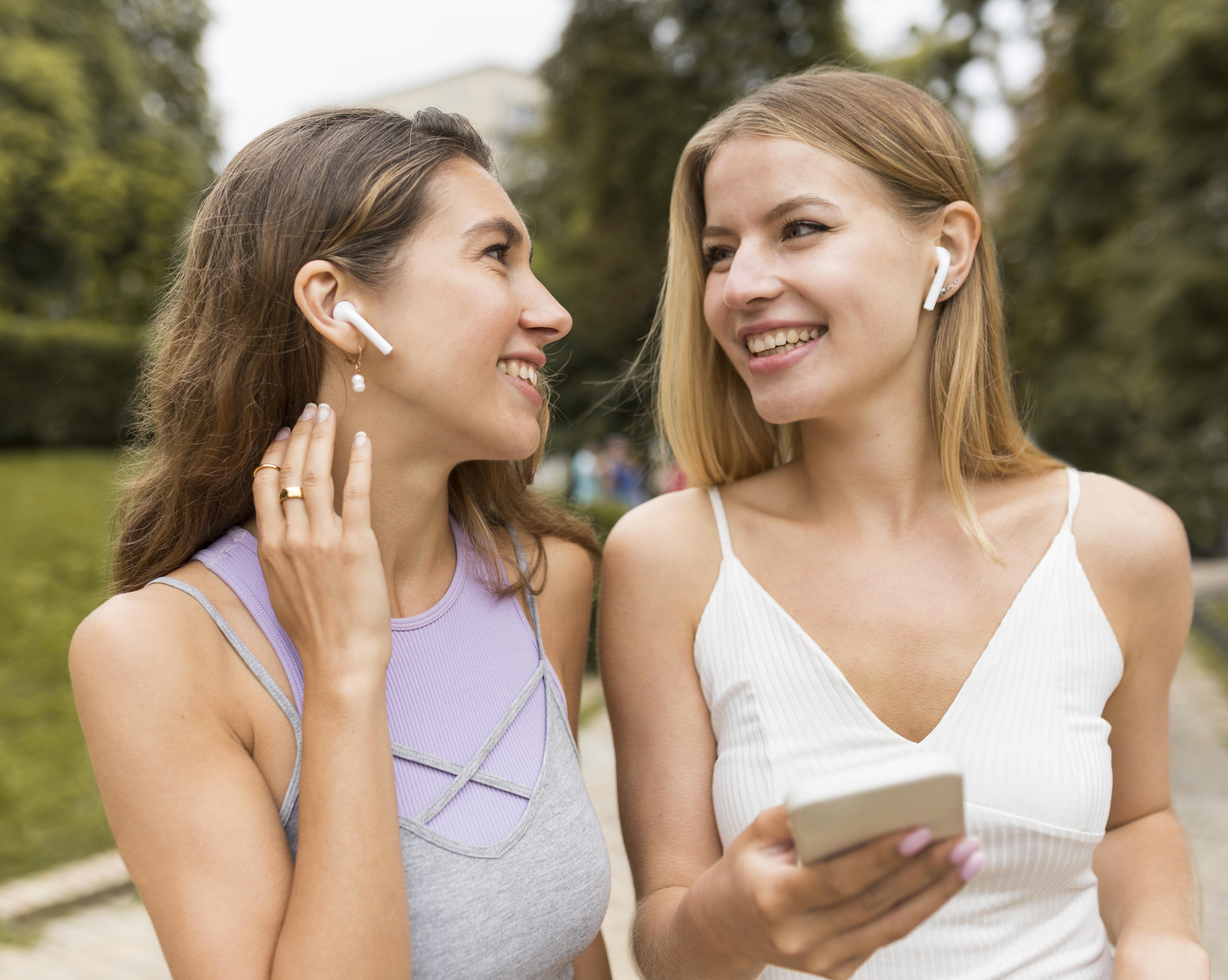 AirPods 4 vs. AirPods Pro 3: ¿cuáles son los audífonos ideales para ti?