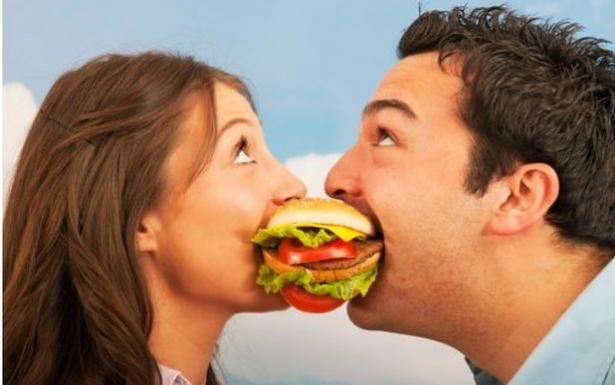 Estar en pareja podría hacerte engordar casi 6 kilos